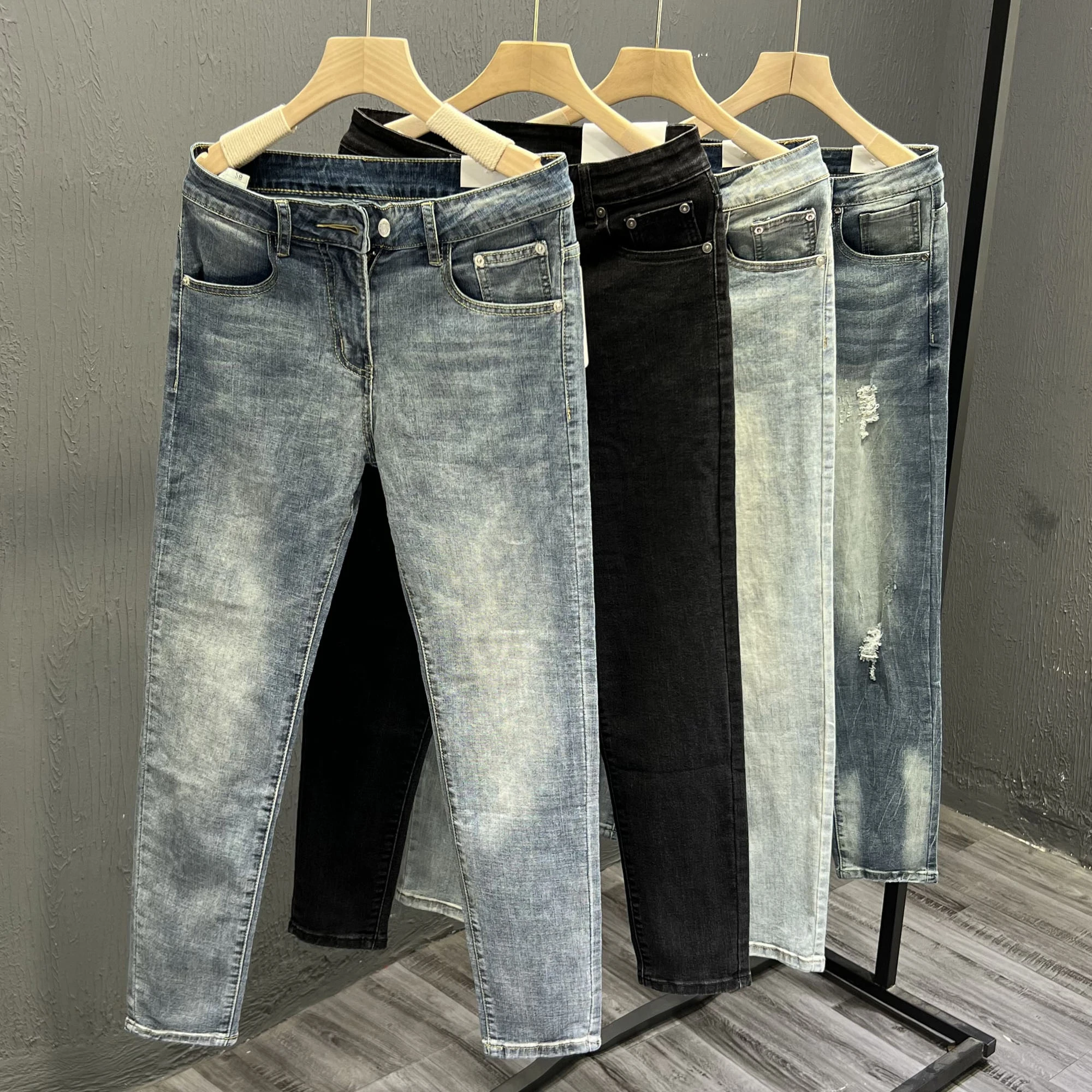 Trendy Light Wa Str…