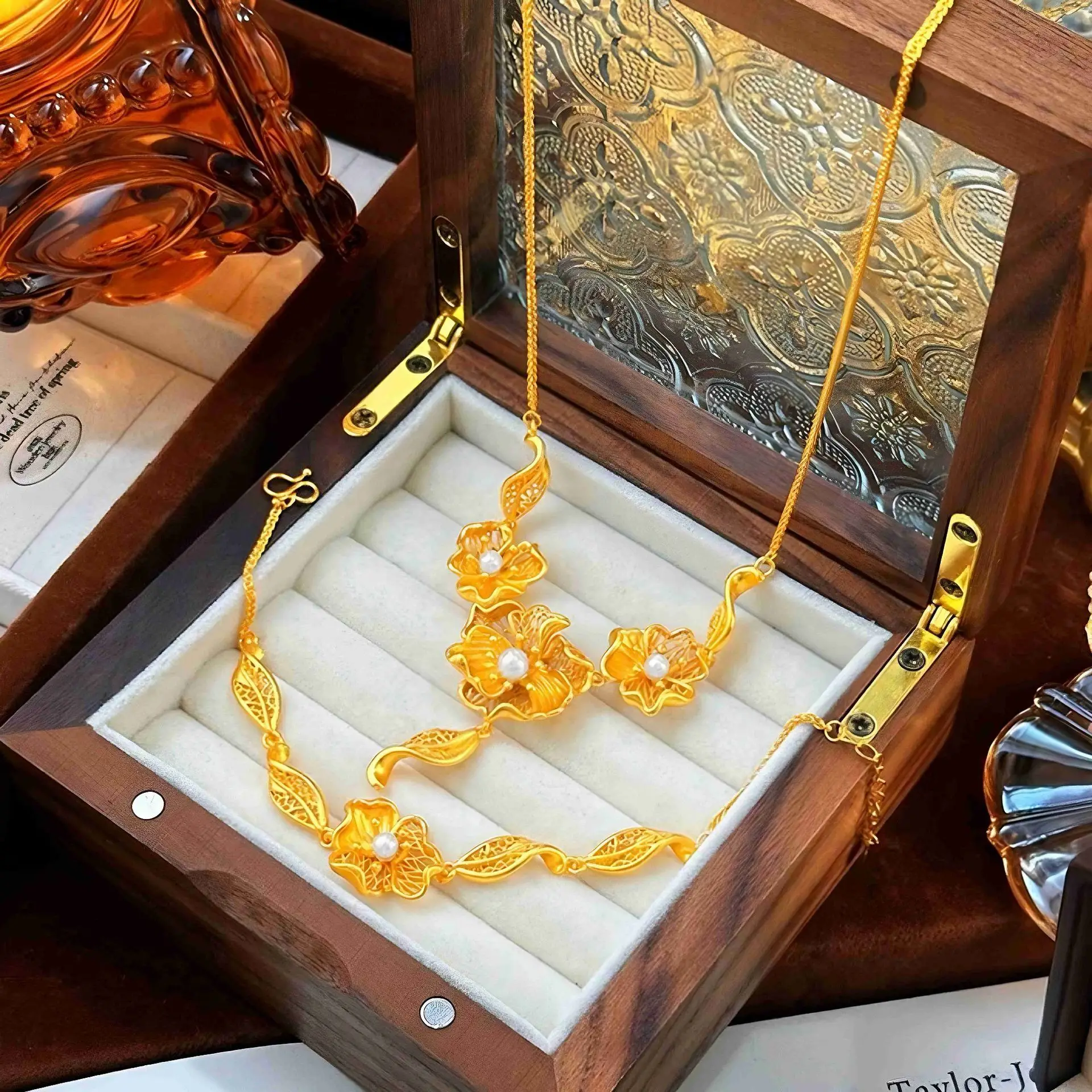 Hua Jian Ci Pearl Flower Necklace & Bracelet Women 24K Gold AU999 - Perfect For Dates, Eye-catching Lovely Look
