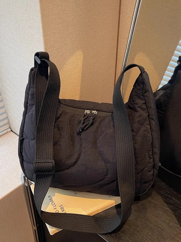 

Casual Large Capaci Dumpling ape oulder Crossbody Bag for Women 2025 New Sle Lightweight Commuter Bag