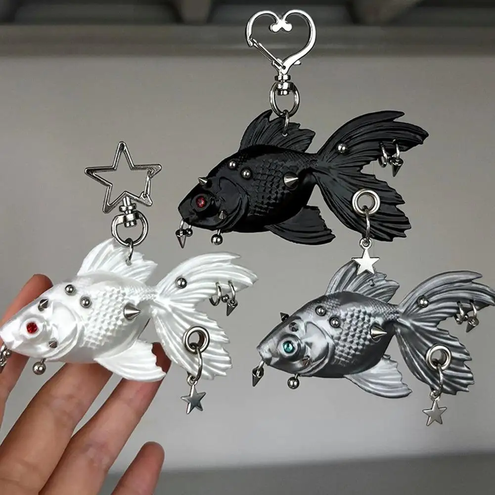 Punk Goldfish Bag Charm Keychain Spiked Pierced Fish Figurine with Star Pendant Heart Metal Clasp Bag Clip Keychain Accessories