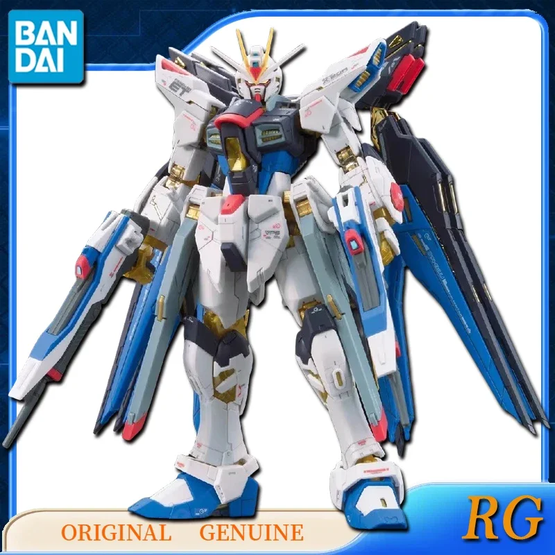 Bandai Original GUNDAM RG STRIKE FREEDOM GUNDAM Figurki akcji z anime Zabawki dla chłopców Dziewczynki Prezent dla dzieci Model kolekcjonerski Ozdoby