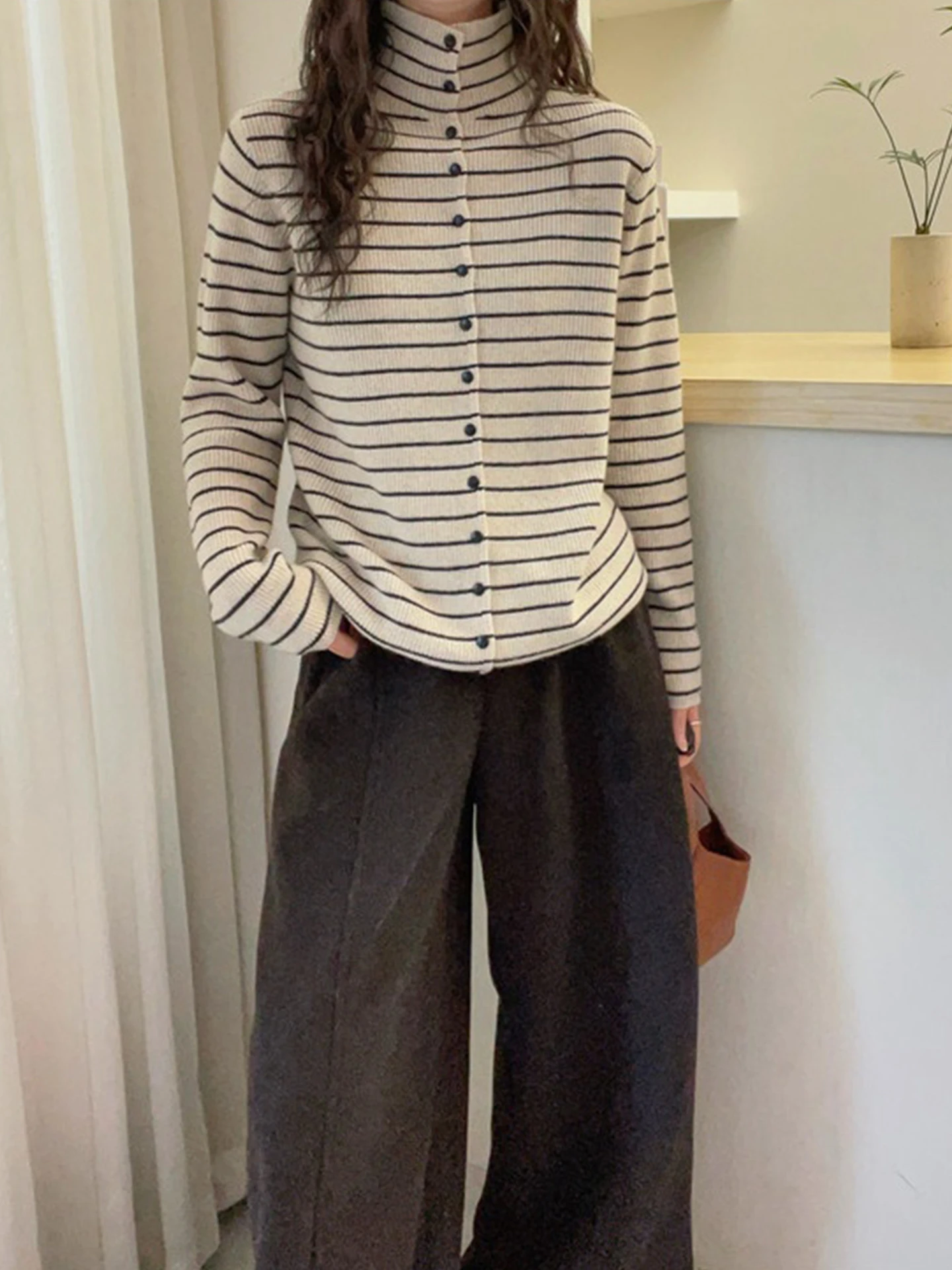 

Ele Color Blo Striped High Ne Camere Knitwear Single Button Design Long Sve Winter Top for Women Korean Sle Lo...