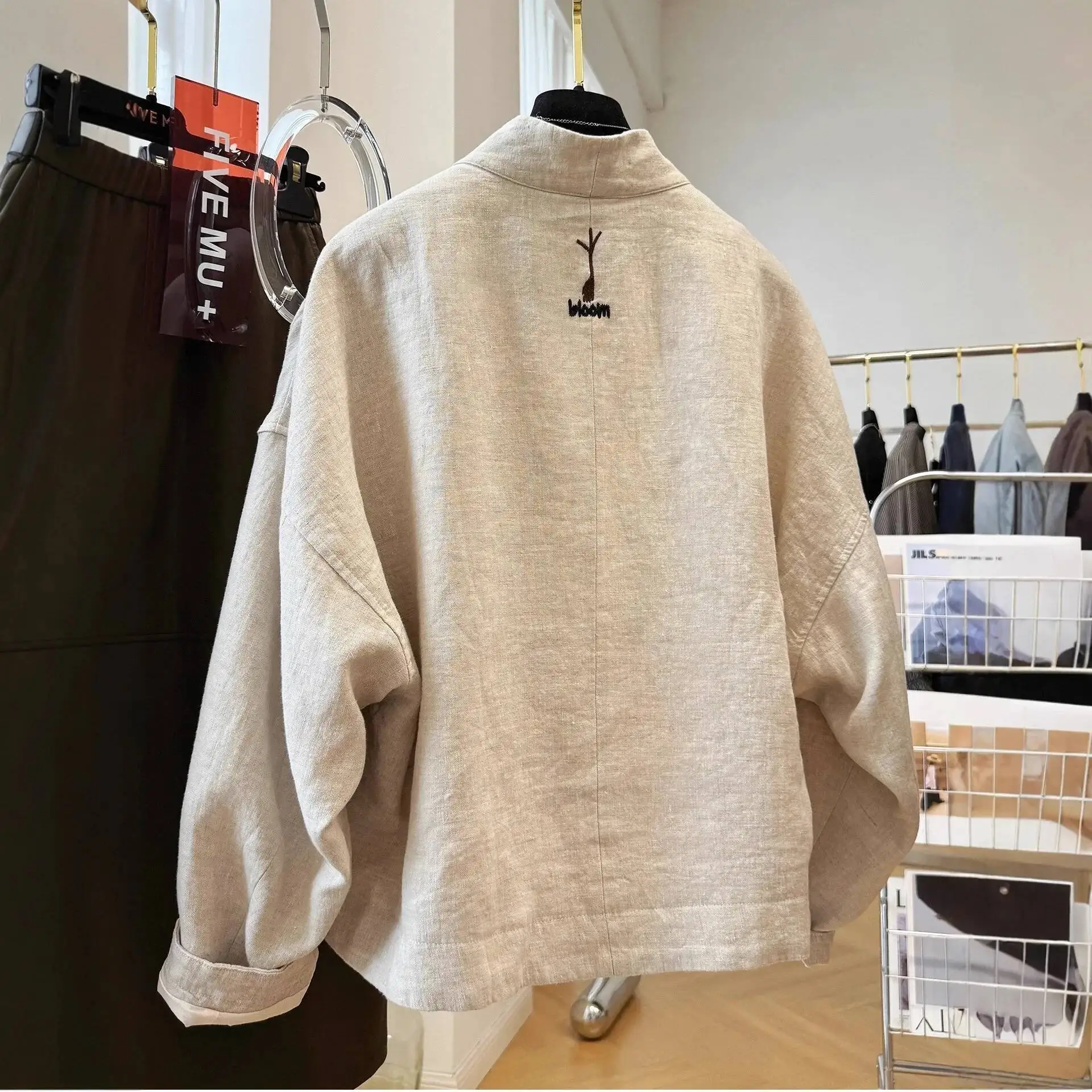 Chaqueta corta de lino y algodón bordada elegante, abrigo de otoño con cuello en V para mujer, diseño único y elegante, sensación de gama alta, manga larga holgada F