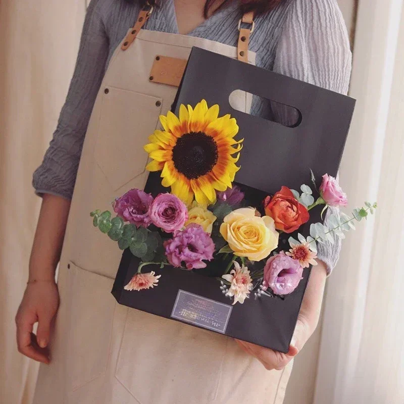 

Handheld Bag with Window Opening Flower Box Kraft Paper Multicolor Flower Box Teaching Materials for Floral Packaging Gift Boxs