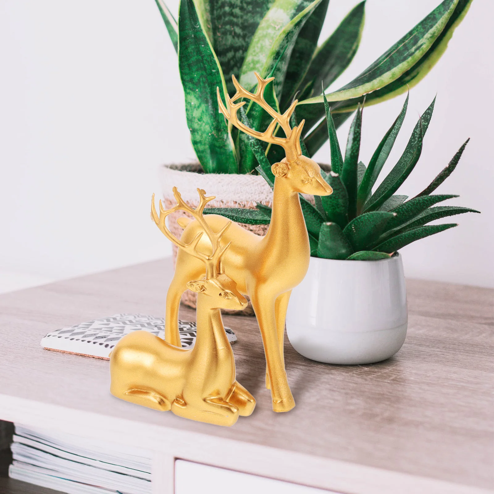 

2Pcs Resin Deer Ornaments Creative Elk Statues for Living Room Entryway Decor Christmas Home Decoration Tabletop Shelf Display