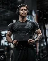 Camiseta deportiva de secado rápido para hombre, camiseta de entrenamiento ajustada de alta elasticidad, transpirable, para verano, gimnasio, Top de Fitness de manga corta a la moda, nuevo estilo