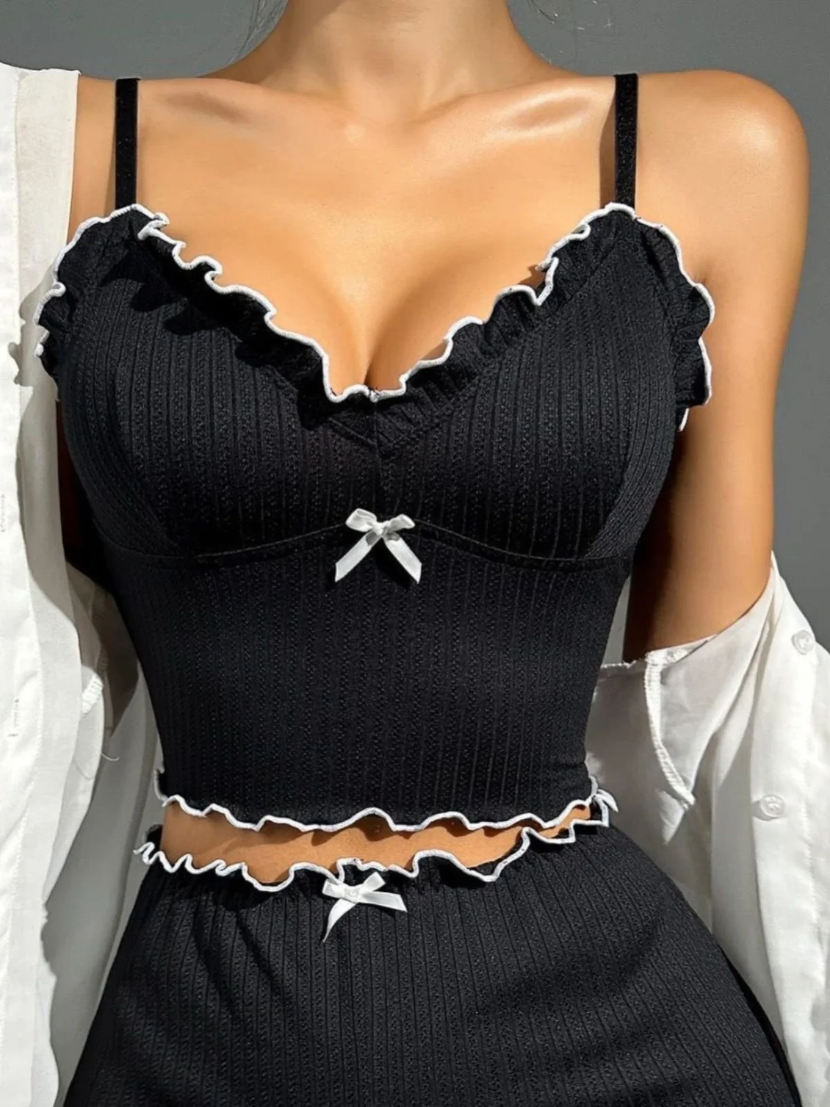 

Сексуальный костюм из двух предметов с кружевной отделкой и ремешком ort Set ort Sve V-Ne для молодых женщин до 25-летнего года, сделано в Китае, весенний цвет...