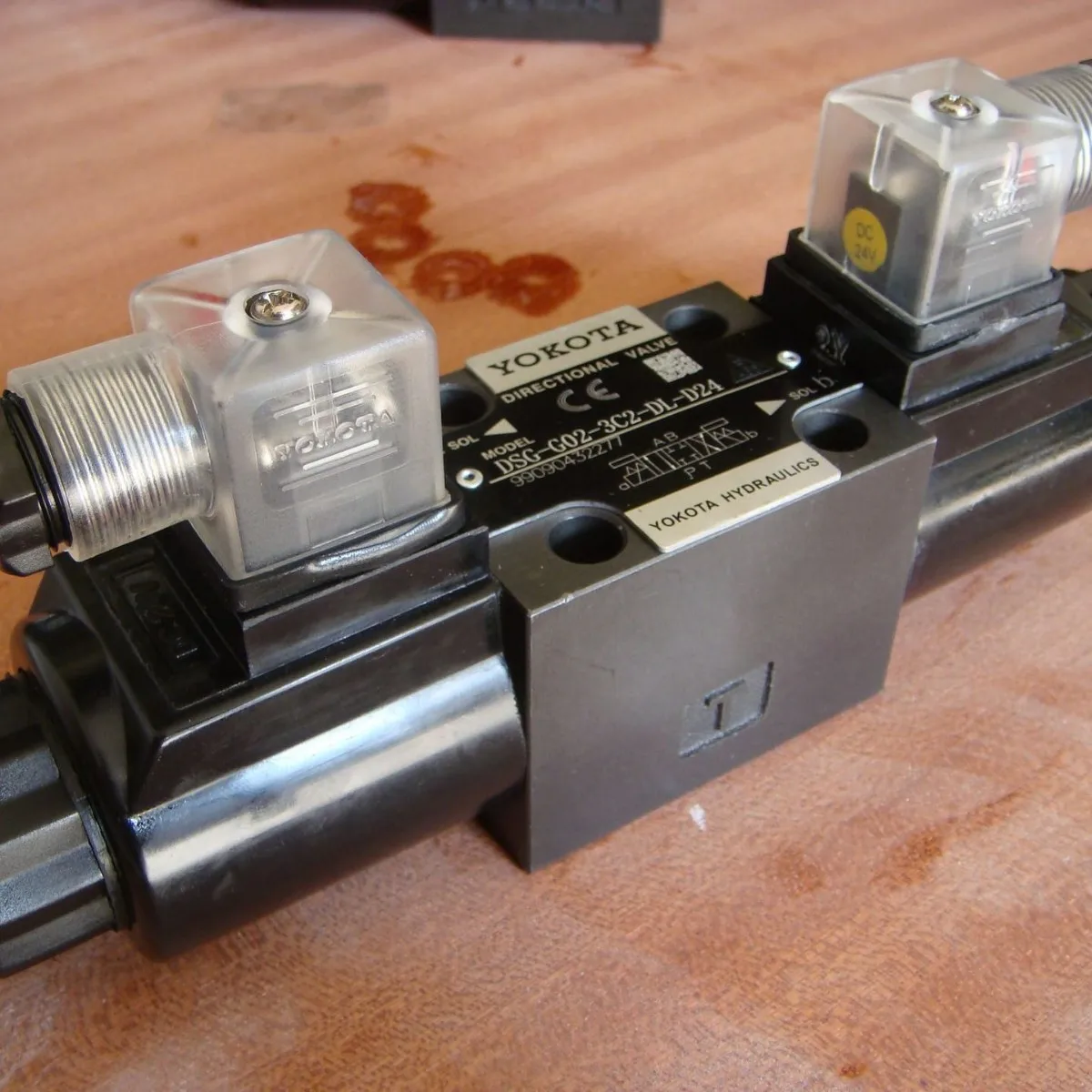 

Hydraulic solenoid directional valve DSG-G02-3C2-DL-D24 solenoid valve YOKOTA
