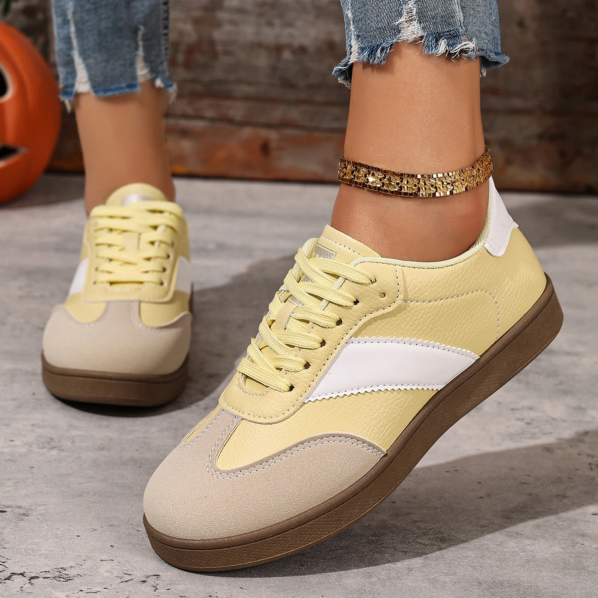 

Women Casual Sneakers Outdoor Comfortable Flat Shoes Spring New Soft Sole Walking Shos Female Fashion Low-Top Sport Shoes