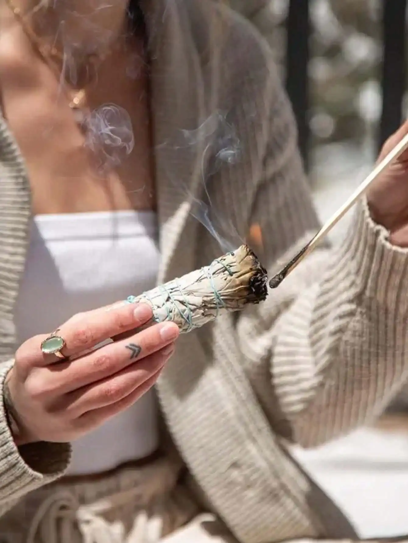 Premium White Sage Smudge Sticks - Purify & Calm Your Space - Ideal for Aromatherapy, Meditation, & Spiritual  Luxurious Holiday