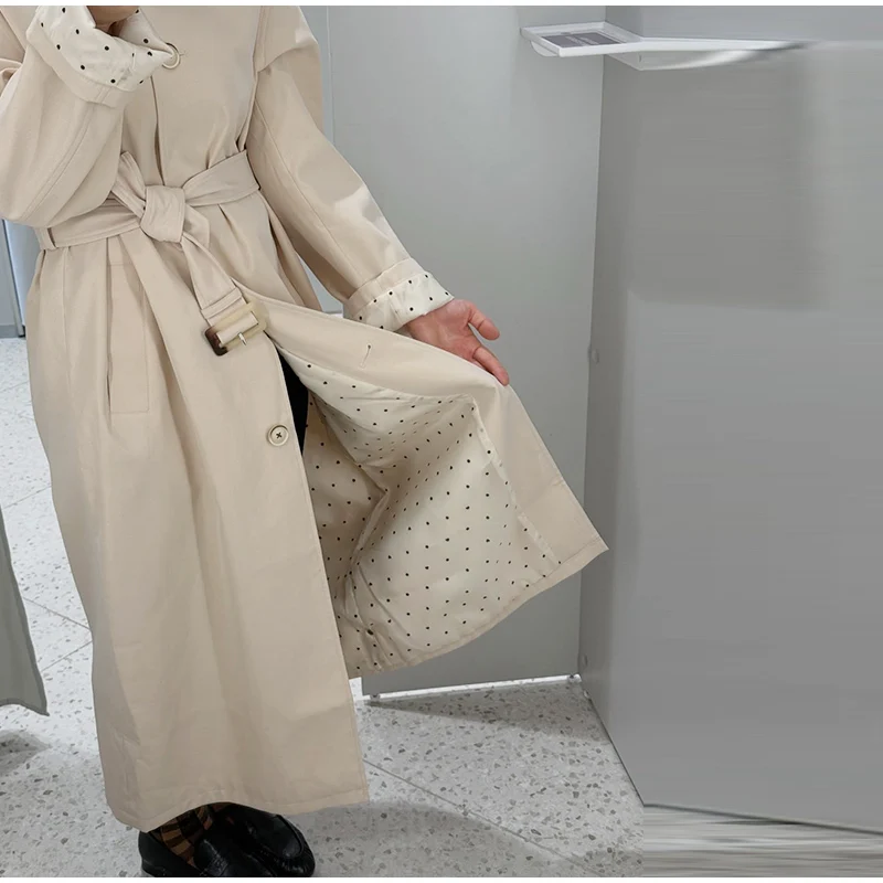 Solider Trenchcoat mit gepunktetem Futter, doppelseitiger Cape-Jacke mit Gürtel, tailliert, mit Knöpfen, Herbst 2026, Damenmode, Streetwear-Jacke – Detail 21