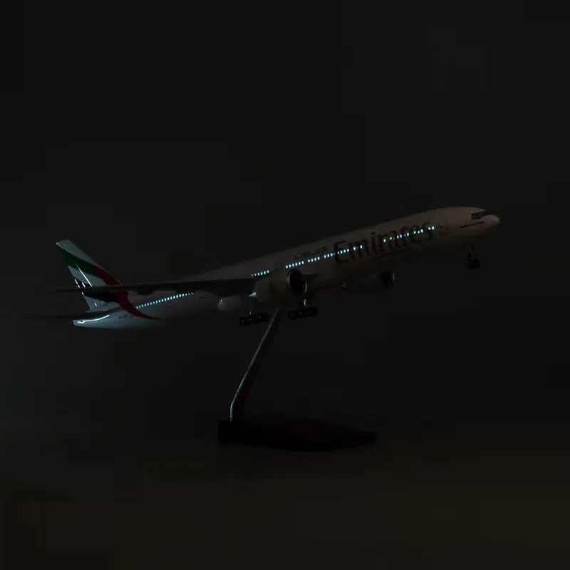 45CM 1/160 Scale Diecast Model A380/B777 Emirates Airways Boeing 777 Resin Airplane With Light Toys Airline Collection Gifts Fan