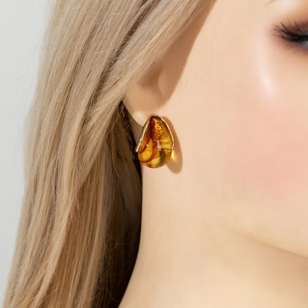 Personality Retro Maillard Amber Color Geometric Teardrop-shaped Resin Stud Earrings for Women Designer Jewelry Accessories Gift