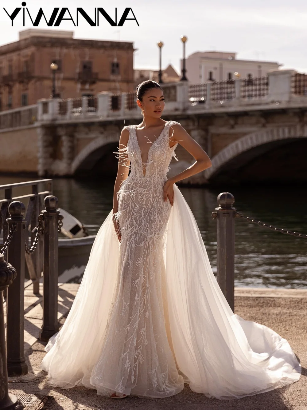 Luxurious Beaded Feathers Wedding Dress Detachable Train Deep V-neck Backless Bridal Gown Customzied Mermaid Dresses For Bride