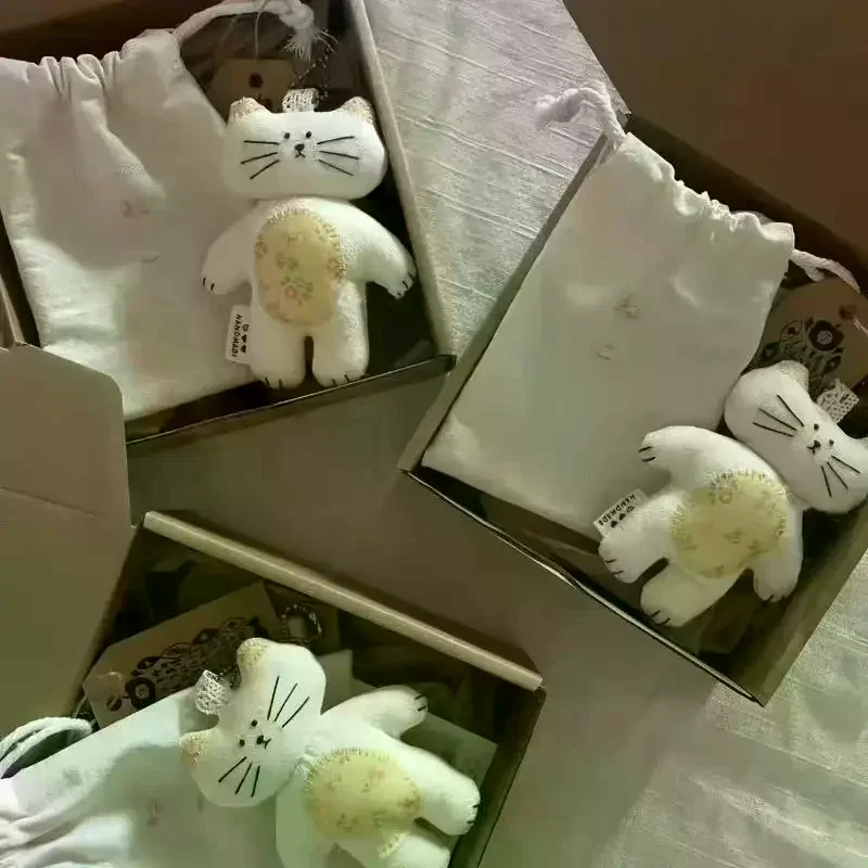 

Мягкая кукла с мультяшным котенком, маленькая подвеска, тканевая игрушка-кошка, брелок для рюкзака, сумка, декор, 2026, новые подарки на день рождения для мальчиков и девочек