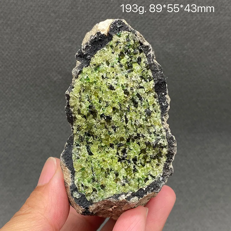 

100% Natural Peridot Mineral Specimens Stones and Crystals Healing Crystalfrom China