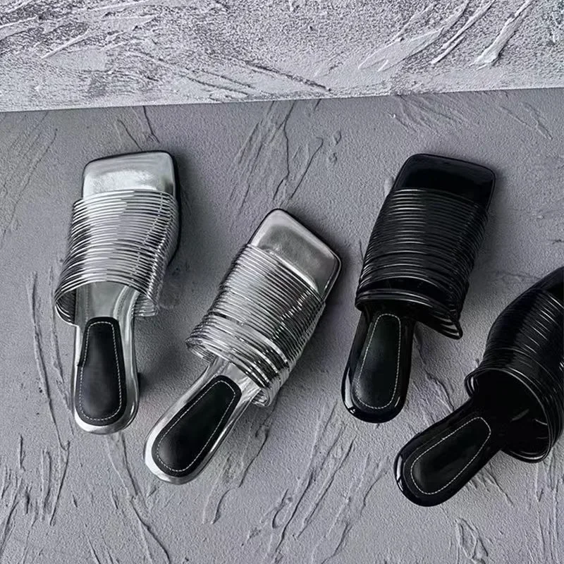 

2025 сандалии с квадратной головкой и прямым ремешком на тонком каблуке золотого и серебряного цвета, летние черные короткие женские тапочки на высоком каблуке из мягкой кожи