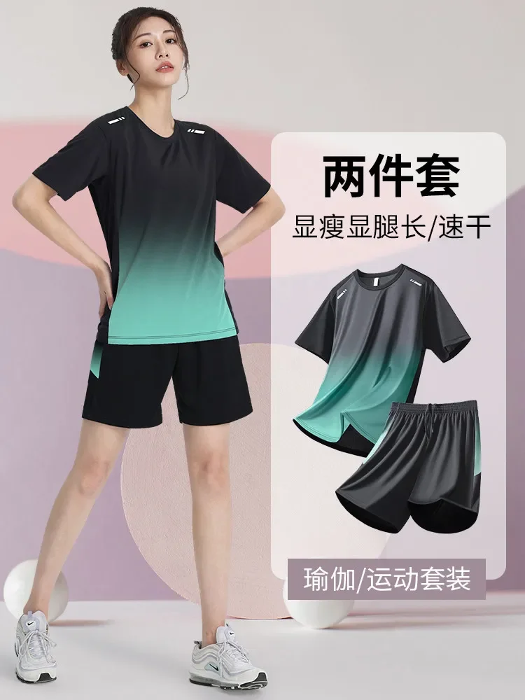 

Женский комплект для бега 2026: быстросохнущая футболка и шорты для фитнеса и бадминтона. Доступны размеры plus size для всех типов фигуры.