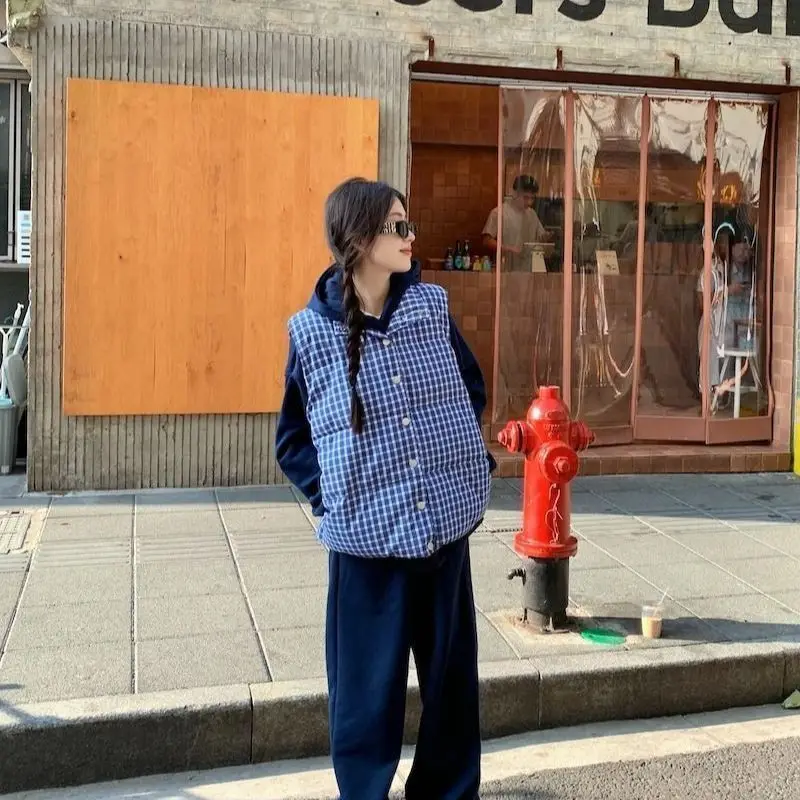 เสื้อกั๊กผู้หญิงแบบพาร์ก้าสำหรับฤดูใบไม้ร่วงและฤดูหนาว บุด้วยใยสังเคราะห์ แฟชั่นเกาหลี ลายสก็อต เสื้อโค้ทสั้นสำหรับสาวๆ ให้ความอบอุ่น