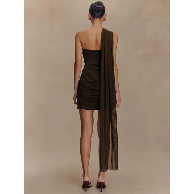 فستان قصير مثير بكتف واحد بدون ظهر للنساء، فستان نادي ضيق مكشوف الأكتاف بدون أكمام وظهر مكشوف