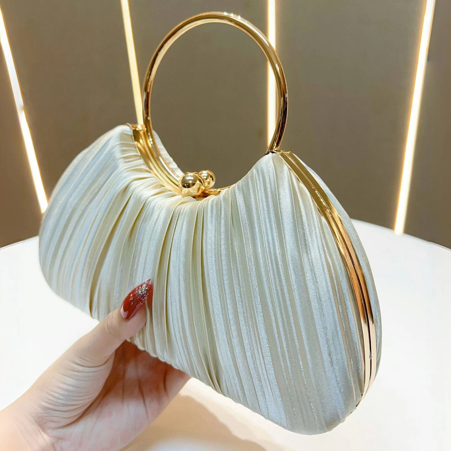 Alirattan 2026 New Cross Border Women's Handbag Pleated Banquet Bag Party Dress Evening Dress Bag Round Ring Handbag