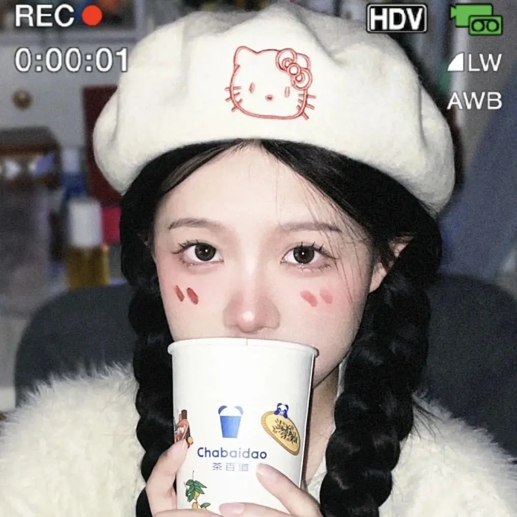 

Sanrio autumn and winter explosion helloKT beret Japanese vintage painter hat face small wool tweed versatile cute student