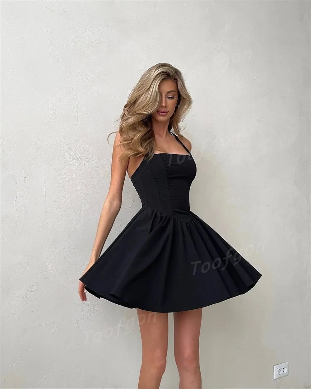 فساتين سهرة قصيرة سوداء من Toofgon رسن مخصصة من الساتان على شكل حرف A بدون أكمام للحفلات الراقصة للنساء فوق الركبة فستان رسمي للحفلات