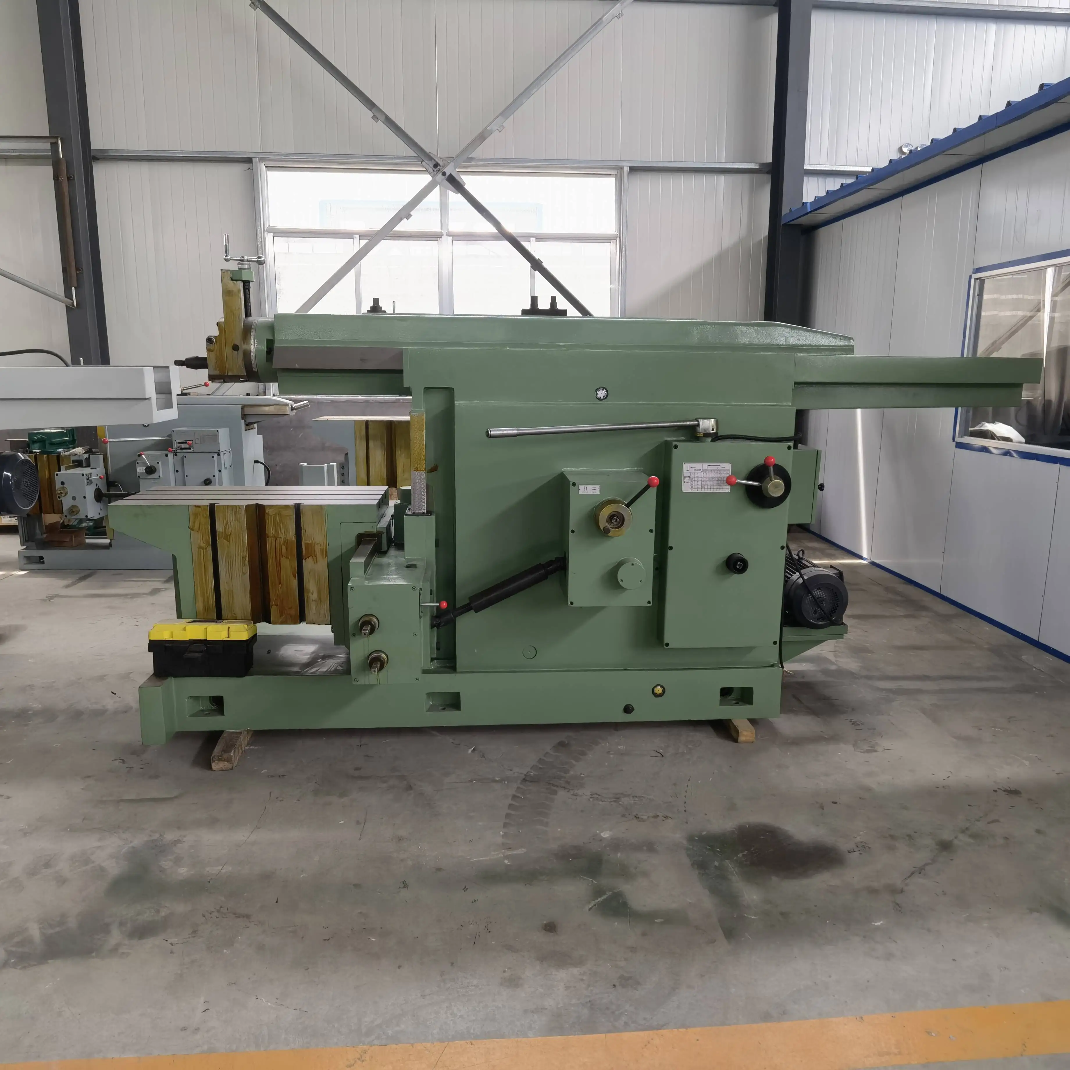 مشكل هيدروليكي أوتوماتيكي بالكامل عالي الجودة Hine Bc60100 مسوي تشكيل معدني أفقي جديد وتشقيط هاينز