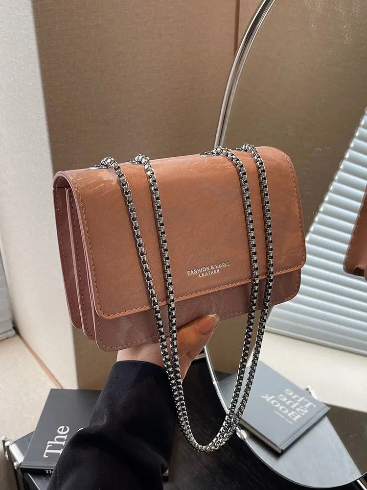 

Light Luxury Small Square Bags 2026 Women's New Fashion Letter Design Chains Shoulder Bag Retro Texture Commuting Crossbody Bags