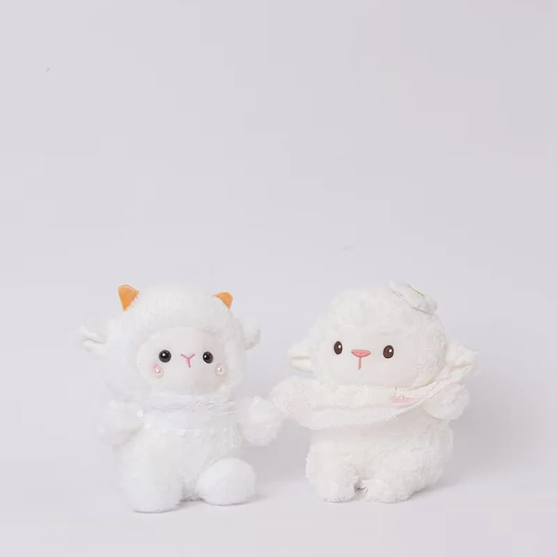 Dernière crème simulée agneau poupée Kawaii peluche jouet à la main poupée dessin animé mignon cadeau d'anniversaire pour enfants poupée amusante