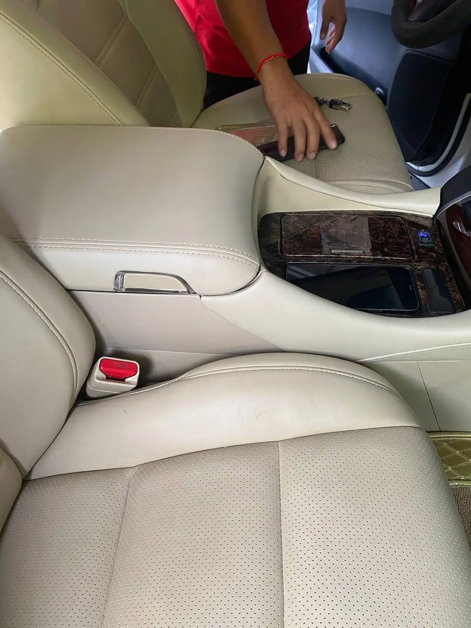 

Factory Price Auto Anti-lock Brake System Armrest Box Center Console