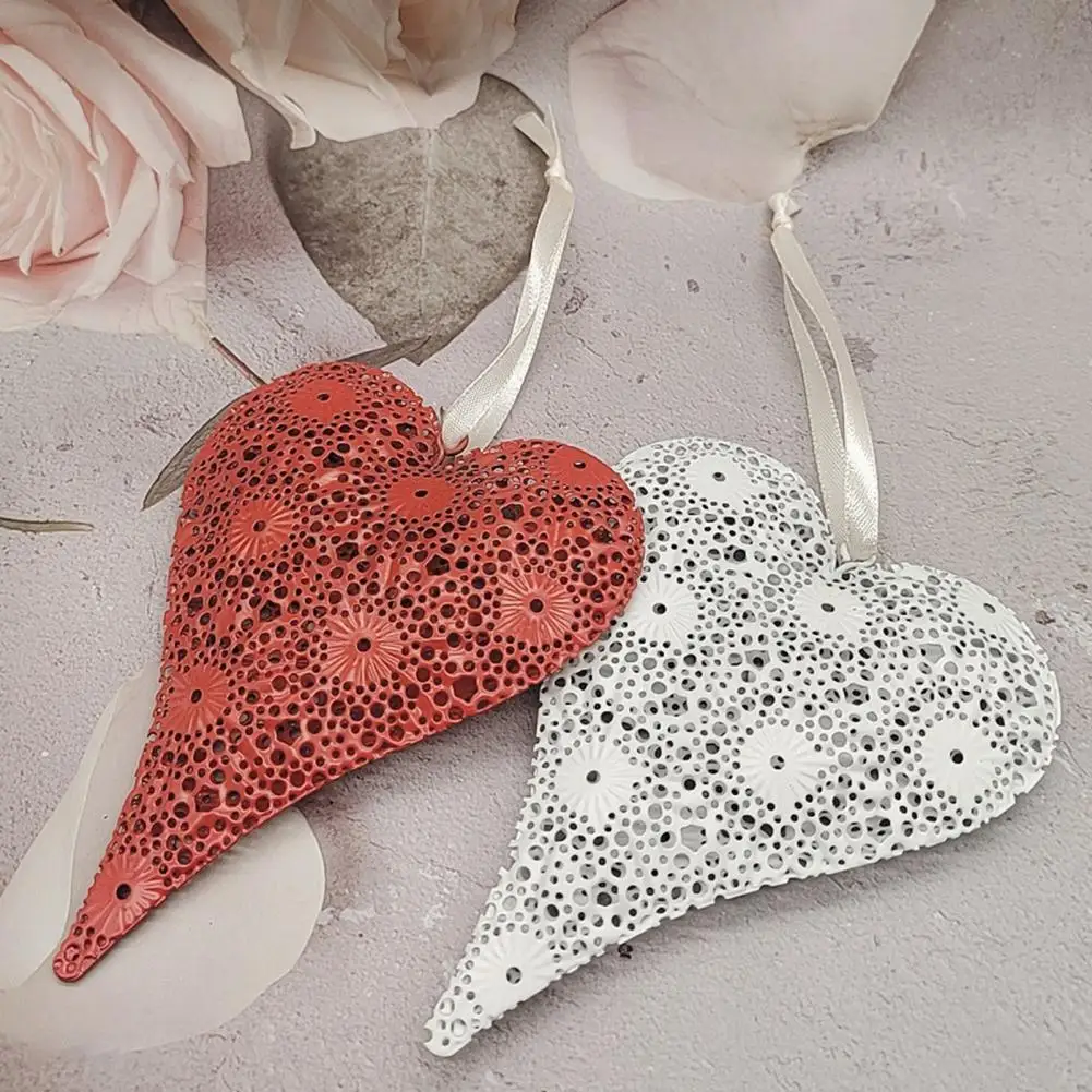 2022 Hot  Home Decor Ornaments Heart Hollow Heart Shape Iron Romantic Wall Hanging Crafts Wedding Props for Valentines Day