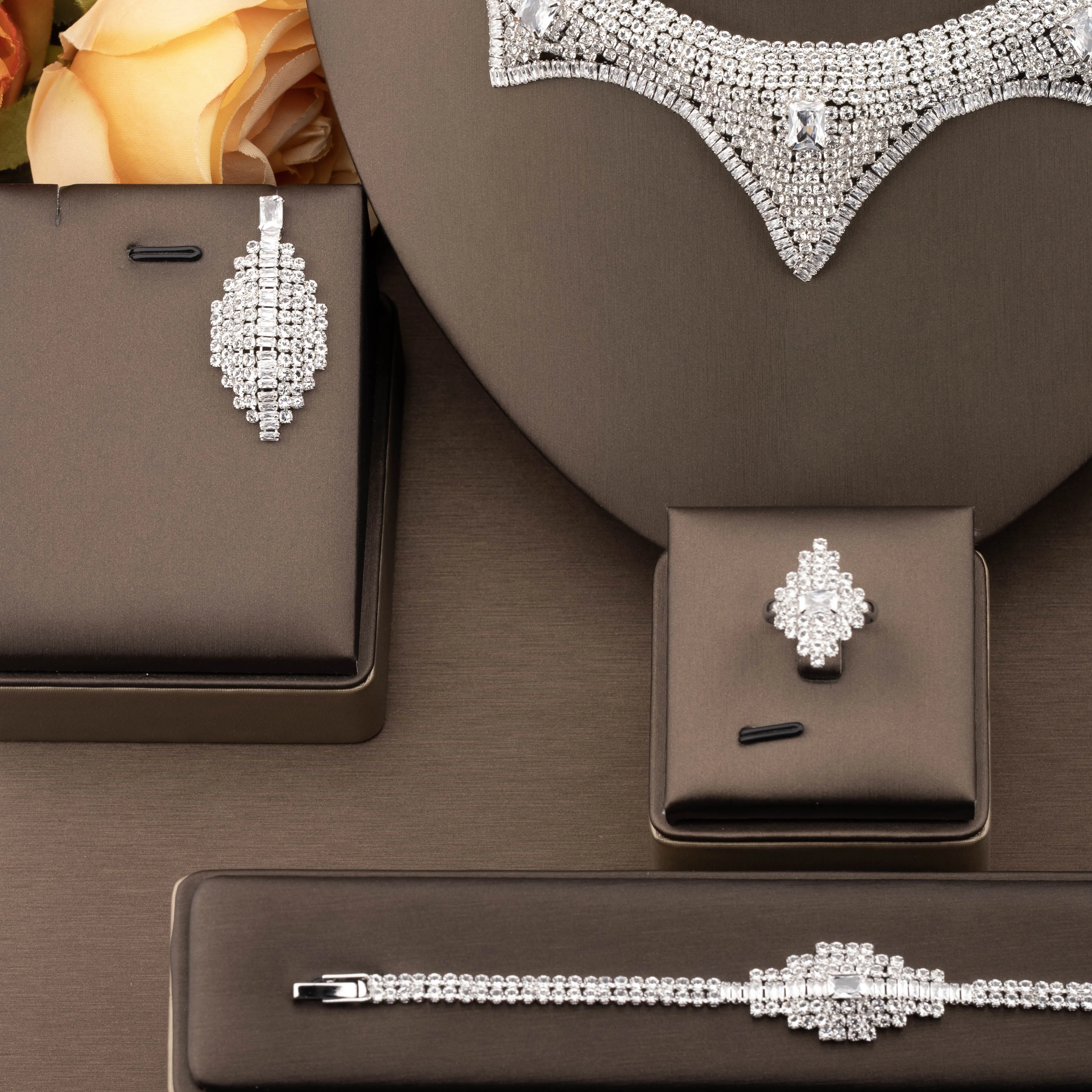 1 set of luxurious and elegant jewelry set with sparkling cubic zirconia and pronged design, suitable for women to wear at weddings and banquets. Gift box not included