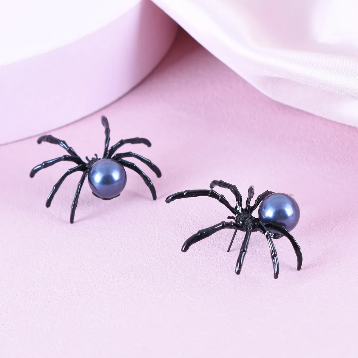 Halloween Hyperbole Dark Vintage Punk Earrings For Women Simple Personality Black Spider Alloy Pearl Jewelry Puncture Ear Studs