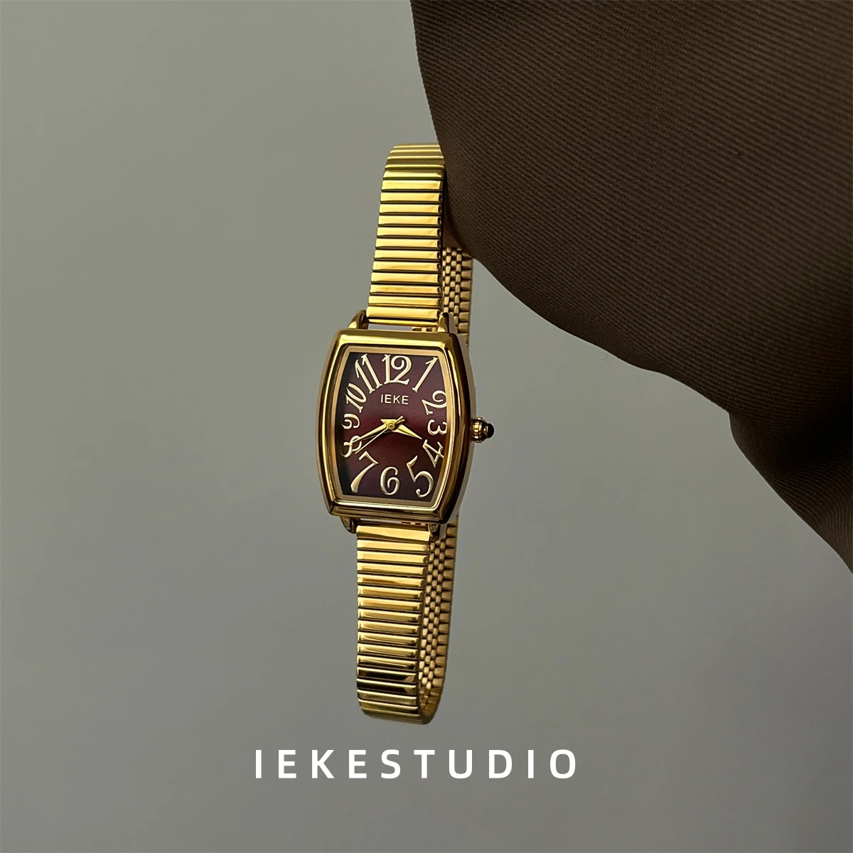 2026 New Red Women'S Watch: Stylish, Exquisite, And High-End Women'S Watch With Small Gold Design; Fashionable Quartz Wristwatch
