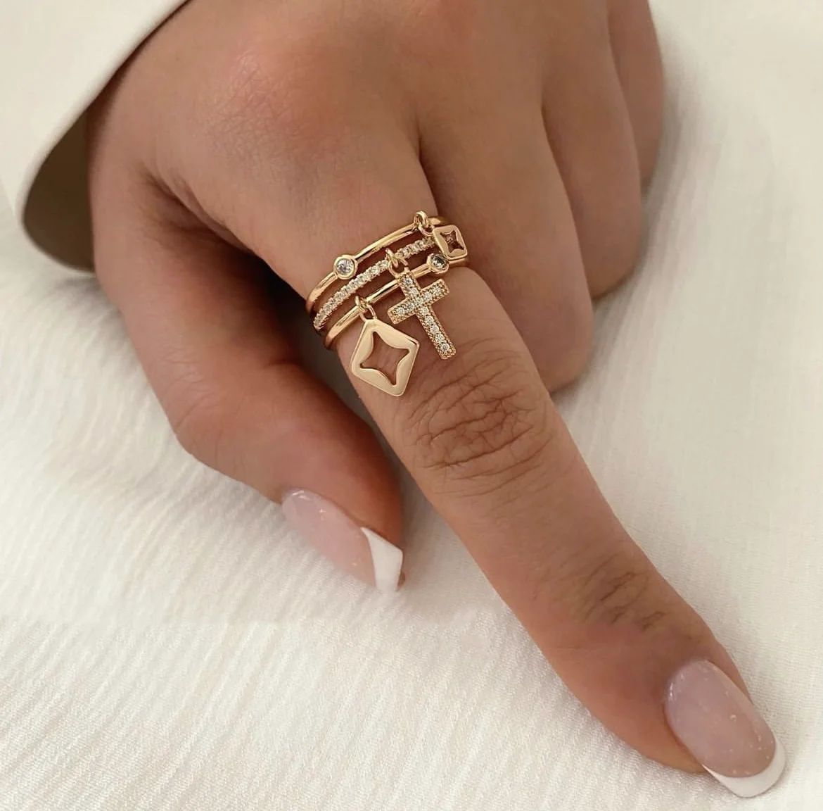 2024 Nwe Stainless Steel 18 K Gold Plated Sun Rings for Women Natural Stone Inlaid in Hollow Metal Texture Ring Trendy Jewelry