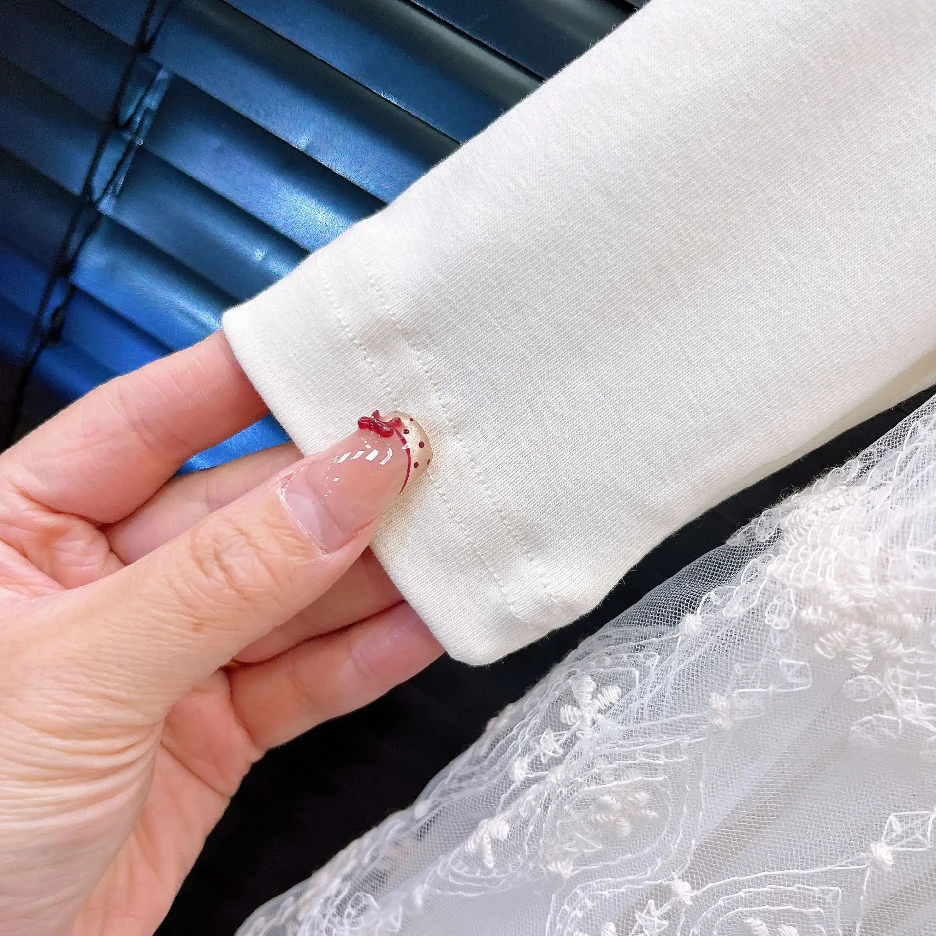 Mädchen-Spitzenkleid & Jeansjacken-Set – 2-teiliges Prinzessinnen-Outfit mit Rüschendetails, Lässige Kinderkleidung, Kleider für Mädchen – Detail 4