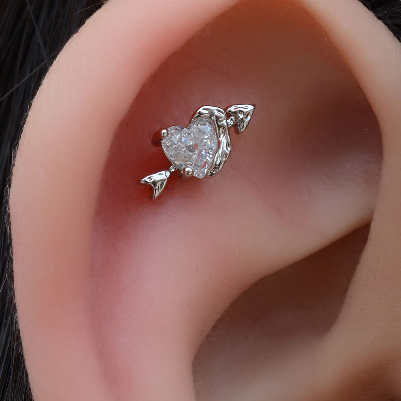 1 Stück Edelstahl-Knorpelstecker-Ohrringe, hypoallergen, zierlicher flacher Helix-Tragus-Piercing-Schmuck für Damen – Detail 5
