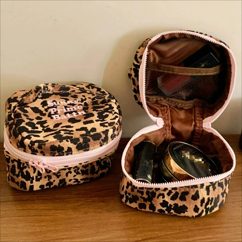 

Леопардовая косметичка большой емкости, женская маленькая квадратная сумка, высокоэстетичная портативная винтажная дорожная сумка для хранения помады, косметики