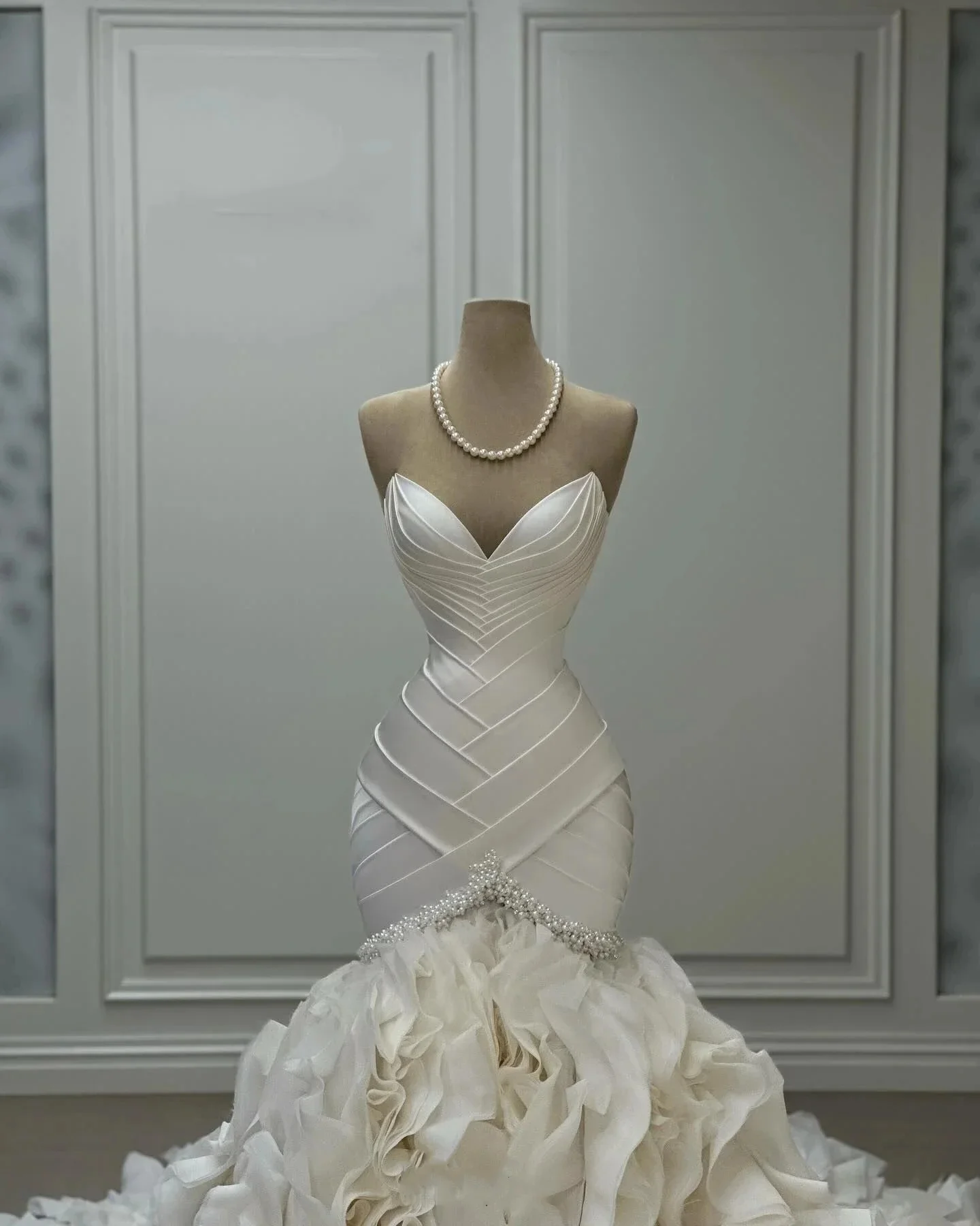 تخصيص الحبيب الساتان Ruched حورية البحر فستان الزفاف سويب تراين Vestidos Noivas مطرز حزام الكشكشة المتتالية فستان زفاف #2