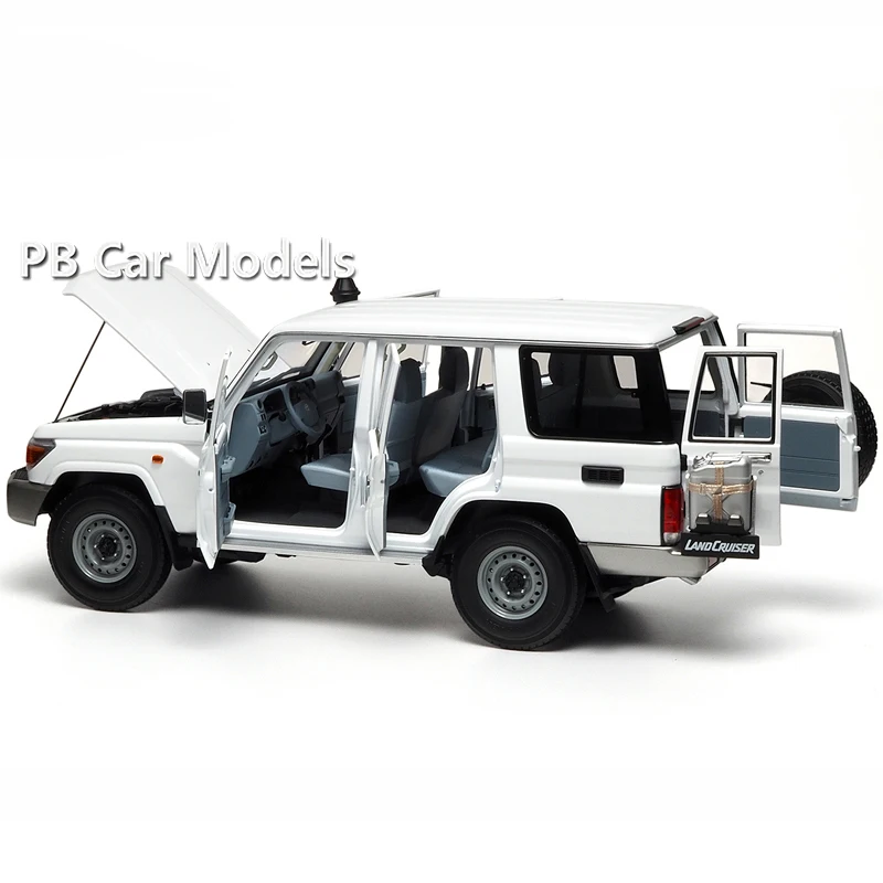 Almost Real Car Model 1/18 Land Cruiser76 Alloy Fully Open Car Model White