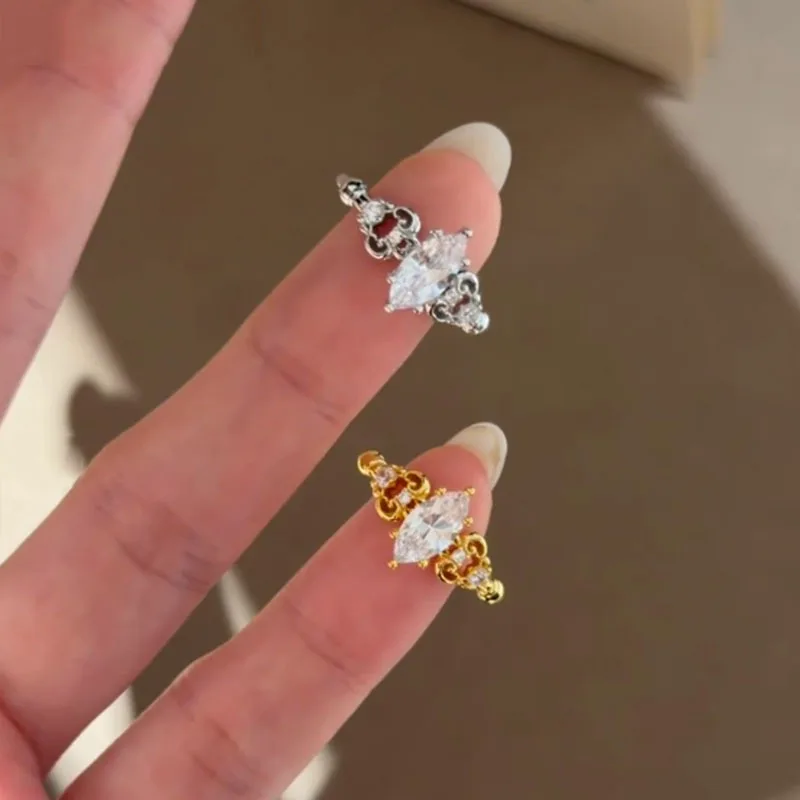 Women's High-End Hollow out Diamond Ring Unique Wedding Jewelry Exquisite Inspired Design Inlaid Horse Eye Fashion Accessory