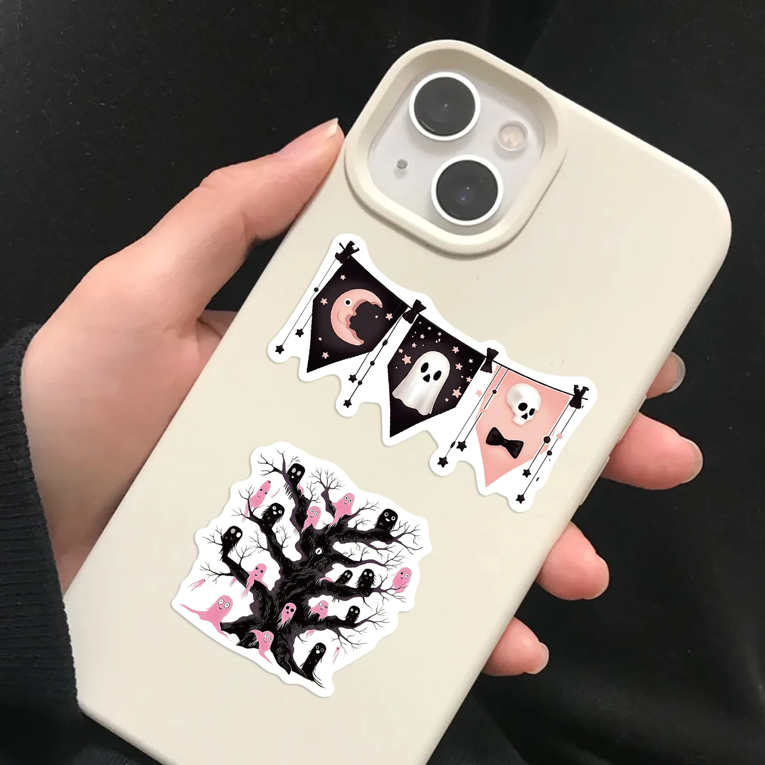 50 قطعة من ملصقات الهالوين اللطيفة باللونين الأسود والوردي لأجهزة الكمبيوتر المحمول وزجاجة الثلاجة وملصقات جرافيتي كرتونية ذاتية الصنع وهدايا المهرجانات