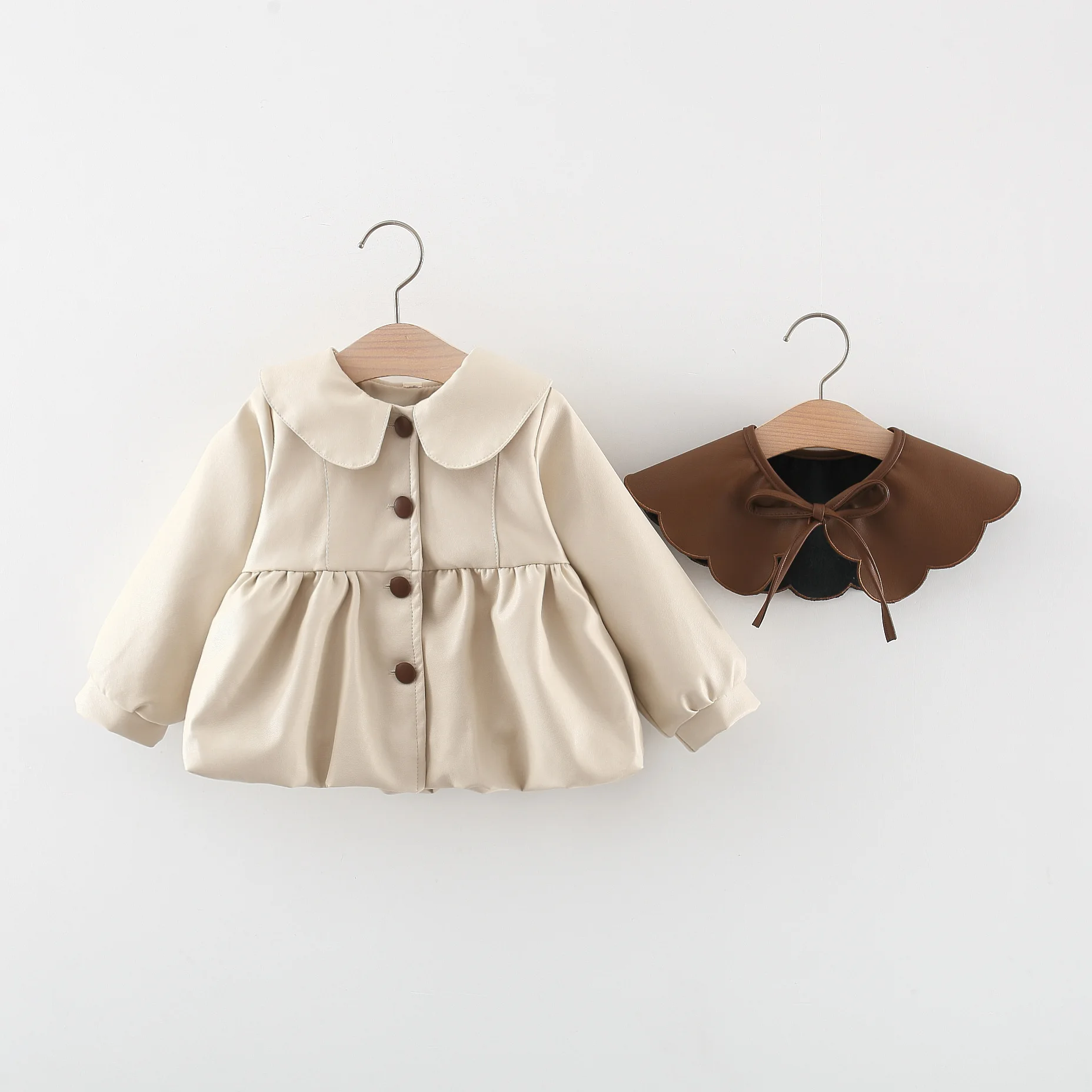 Abrigos de estilo coreano para niña, ropa de bebé de PU, cuello de muñeca con lazo lindo, chaqueta para niños, prendas de vestir exteriores para