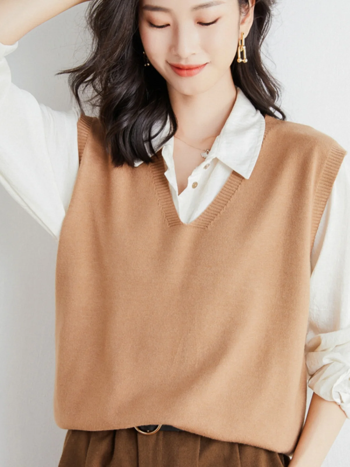 Women's Loose V-Neck Sweater Vest Sleeveless Base Layer Tank Top Knitted Garment Spring 2026 New Style Slimming Outerwear