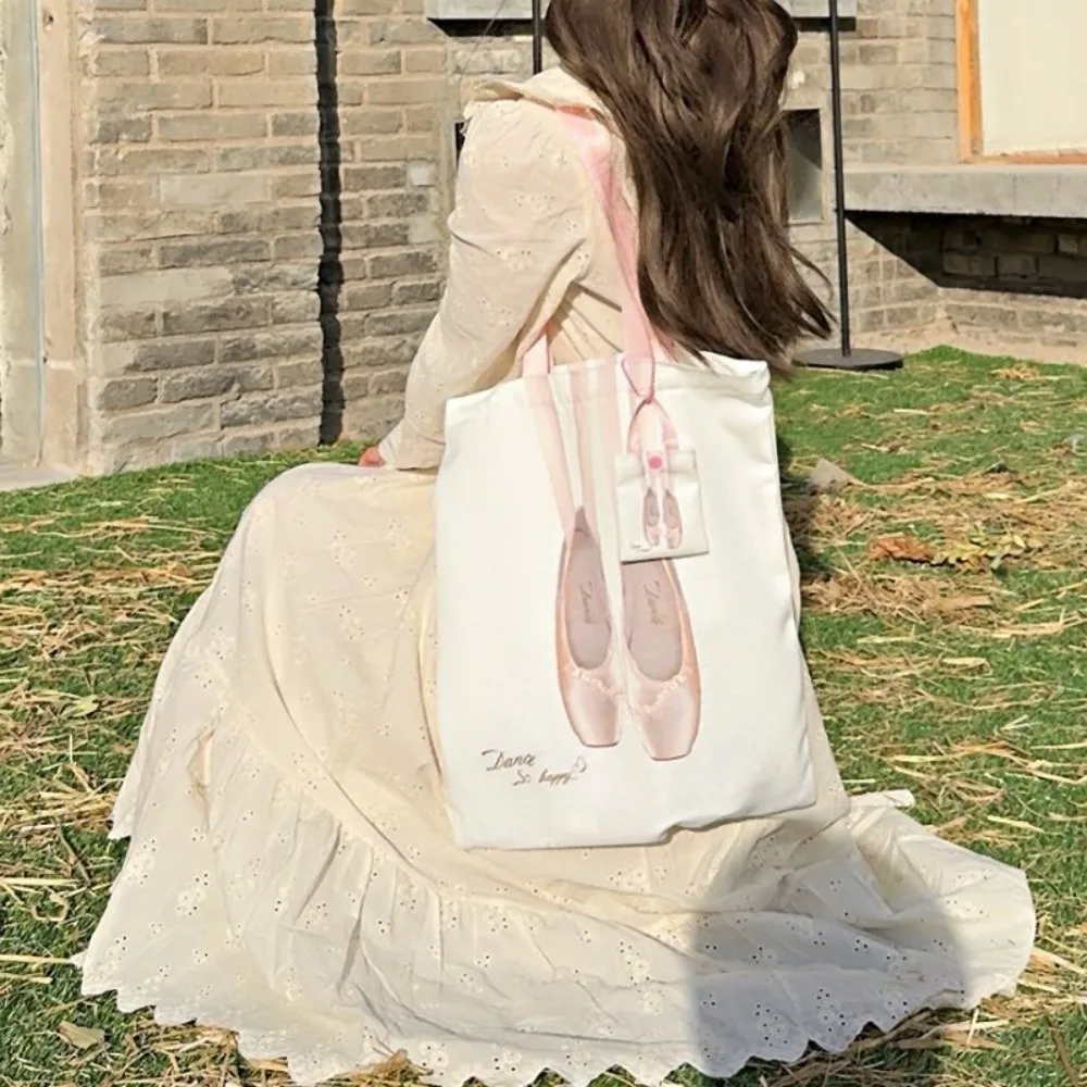 

Portable Canvas Ballet Shoulder Bag Large Capacity Sweet Toe Shoes Drawstring Bag Casual Korean Style Mini Bag Pendant Outdoor