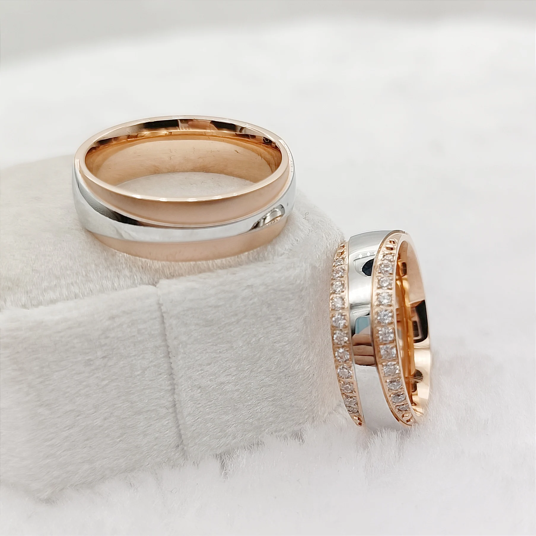 Luxury Mordern Diamond-Accented  Cubic Zirconia His and Hers Wedding Rings Rose Golden Love Alliance Matching Couple Ring
