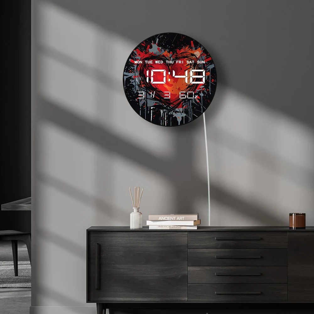 ساعة حائط رقمية LED على شكل قلب كرتوني مع درجة حرارة التقويم تلقائية يعتم 12/24 ساعة تنسيق ساعة حائط كهربائية لعيد الحب