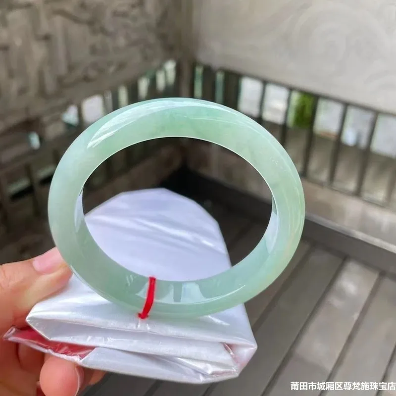 High-quality, light green, ice-type jadeite bracelet, jade bracelet, girl's style, jade bracelet, jadeite bracelet, perfect as a