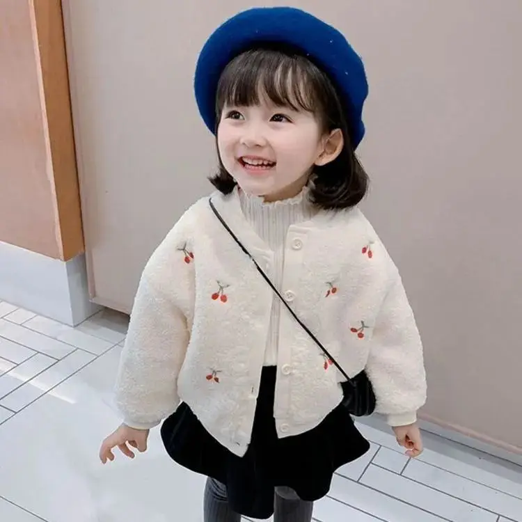 Girls 2024 Winter New Childrens Korean Coat with Thickened Velvet and Fashionable Baby Top Winter Clothes